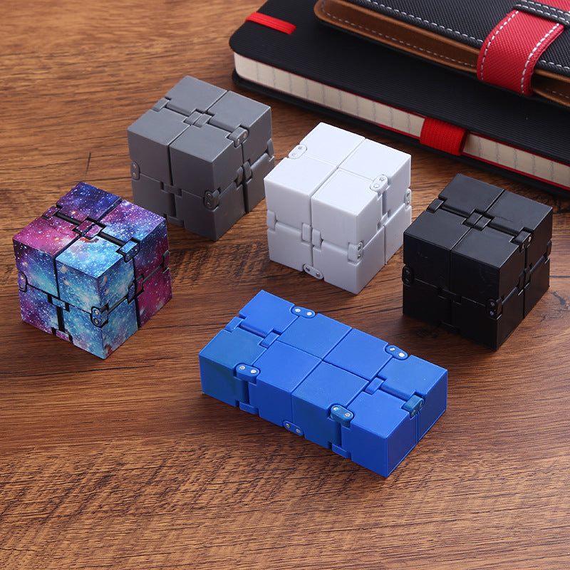 🧊 Infinity Cube Fidget Toy